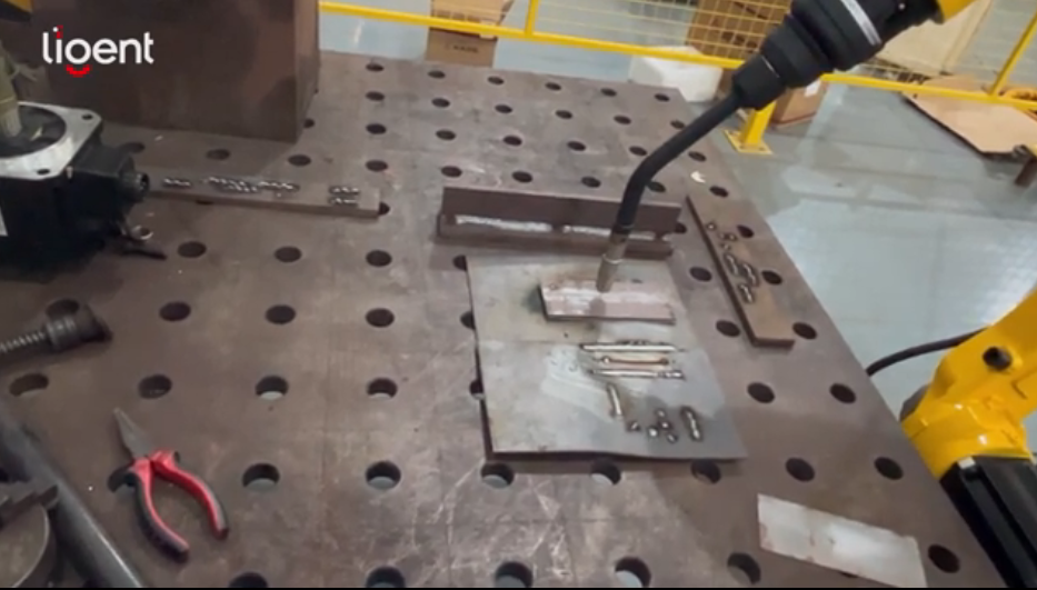 LIGENT robot Linear programming and welding