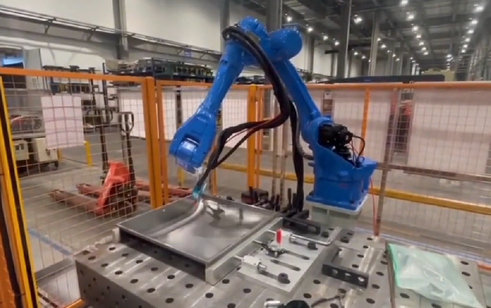 Small Welding Robot for Low Volume Production: Flexible Automation for Manufacturers